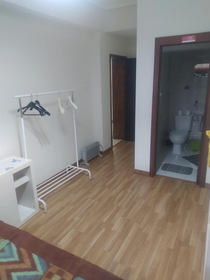 Quarto 2 Com Banheiro Privado Lägenhet OOporto Exteriör bild